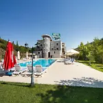 Отель Spilos 4*